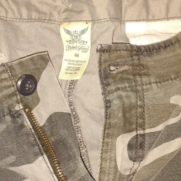 Men's size 44 Camouflage Cargo Shorts drab olive colors GC - Picture 2 of 9